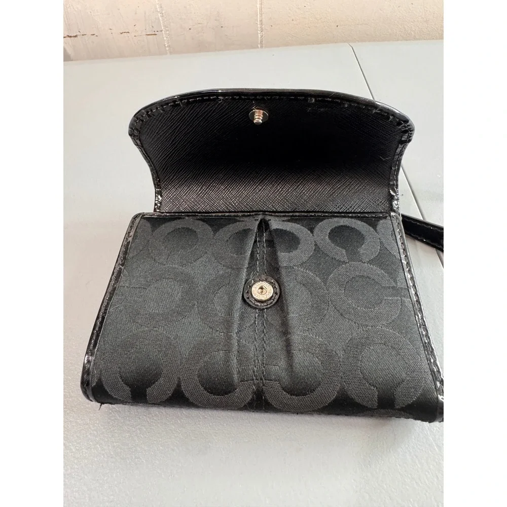Coach Trifold Wallet Womens Black Signature Canvas Patent Leather Logo Plate